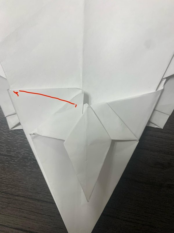 모서리를 뒤쪽으로 접으세요